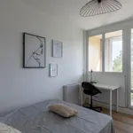 Rent 4 bedroom apartment of 60 m² in Pierre Benite