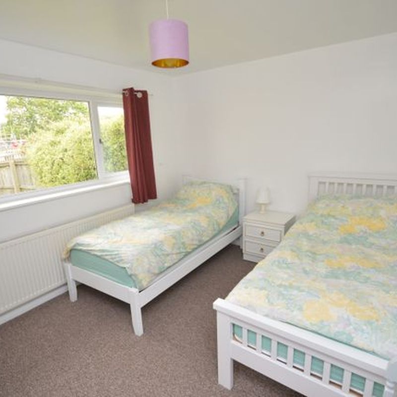 Semi-detached bungalow to rent in Clinton Road, Lymington, Hampshire SO41 Milford on Sea