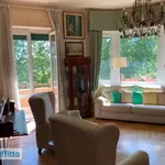 Rent 5 bedroom apartment of 140 m² in Rome