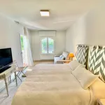 Alquilo 3 dormitorio apartamento de 135 m² en Elviria