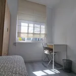 Rent 4 bedroom apartment in Barcelona