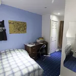 Rent 3 bedroom flat in Leeds