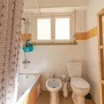 Rent a room of 80 m² in lisbon