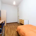 Rent a room of 270 m² in madrid