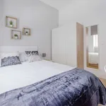 Rent a room of 200 m² in madrid