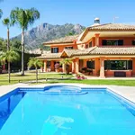 Rent 5 bedroom house of 1100 m² in Marbella