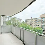 Appartement de 893 m² avec 6 chambre(s) en location à Toronto