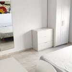 Rent a room of 85 m² in valencia