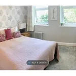 Rent 3 bedroom flat in South West England