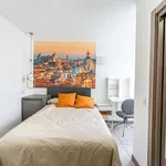 Rent a room of 450 m² in madrid