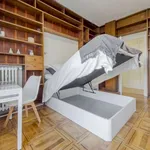 Rent a room of 200 m² in madrid