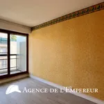 Appartement de 82 m² avec 3 chambre(s) en location à Nanterre