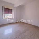 Affitto 5 camera appartamento di 185 m² in Reggio Calabria