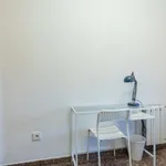 Rent 4 bedroom apartment in Valencia