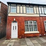 Rent 3 bedroom flat in North West England