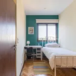 Rent 4 bedroom apartment in Porto