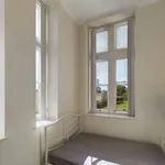 Rent 2 bedroom apartment in Torquay