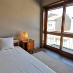 Rent a room of 60 m² in porto