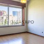 Rent 1 bedroom apartment of 90 m² in Porto