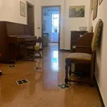 Affitto 4 camera appartamento di 120 m² in Genoa