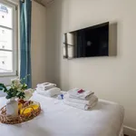 Rent 2 bedroom apartment of 770 m² in Paris