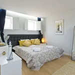 Rent 1 bedroom apartment of 80 m² in Porto