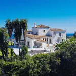 Rent 5 bedroom house of 280 m² in Estepona