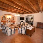 Rent 5 bedroom house of 396 m² in Dosson