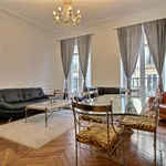 Rent 4 bedroom apartment of 115 m² in Paris