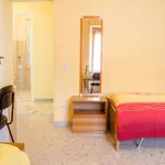 Rent a room of 80 m² in rome