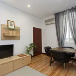 Rent a room of 270 m² in madrid