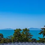 Rent 2 bedroom apartment of 145 m² in Airlie Beach