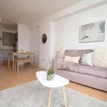 Rent 2 bedroom flat of 74 m² in Cardiff