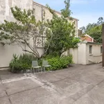 Rent 2 bedroom apartment in Melbourne