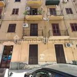 Affitto 2 camera appartamento di 75 m² in Palermo