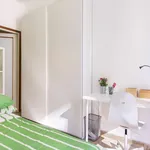 Rent 4 bedroom apartment in Milan