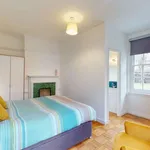 Rent a room of 300 m² in london