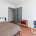 Rent 4 bedroom apartment in Valencia