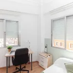 Rent a room of 104 m² in Valencia