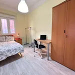 Rent a room of 102 m² in Madrid