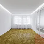 Pronajměte si 6 ložnic/e byt o rozloze 142 m² v Prague