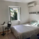 Rent 1 bedroom apartment of 27 m² in Toulon