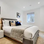 Rent 2 bedroom apartment of 68 m² in Kensington