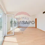 Rent 4 bedroom house of 369 m² in Almada