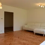 Pronajměte si 3 ložnic/e byt o rozloze 76 m² v Capital City of Prague