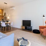 Rent 1 bedroom apartment of 90 m² in Porto