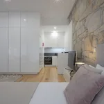 Rent 1 bedroom apartment of 40 m² in Porto