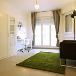 Rent 4 bedroom apartment in Marseille