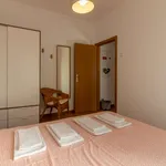 Rent 1 bedroom apartment of 40 m² in lisbon