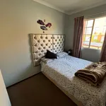 Rent 2 bedroom apartment in Roodepoort